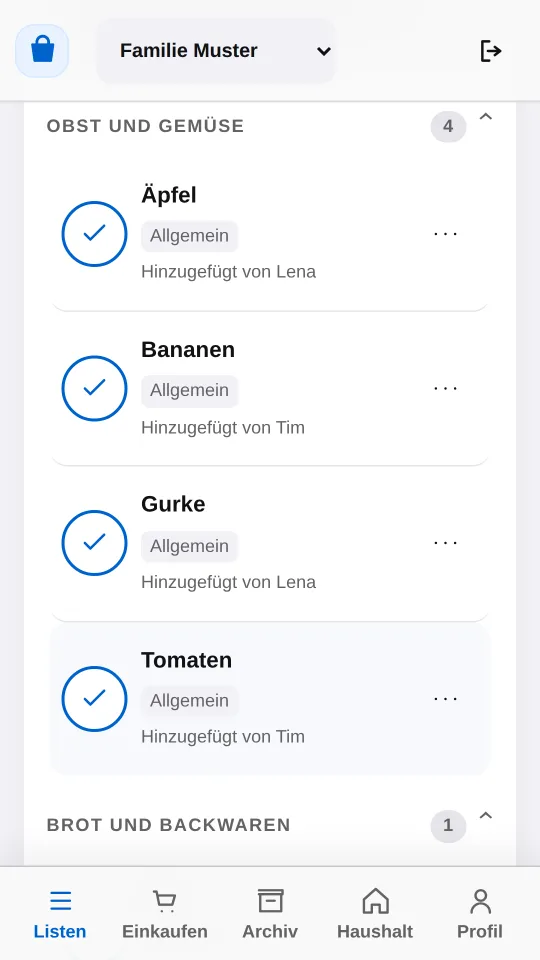 Die gemeinsame Liste mit Gruppen wie Obst und Gemüse. Bei jedem Artikel steht der Name der Person, die ihn hinzugefügt hat.