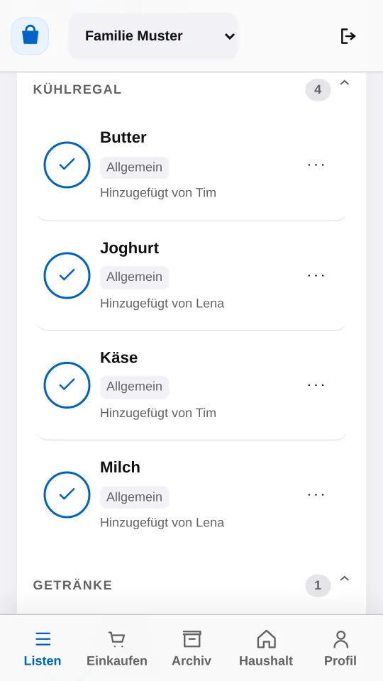 KaufKreis auf dem Handy: Die Einkaufsliste im Haushalt zeigt Artikel in der Gruppe Kühlregal, bei jedem steht, wer ihn hinzugefügt hat.